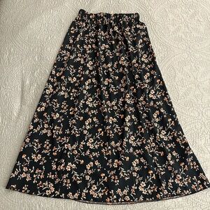 Women’s Maxi Skirt Floral Dark Green Size Medium 6 Elastic Waist Never Worn